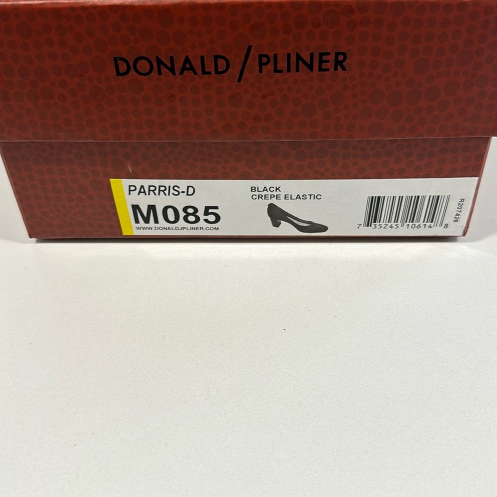 Donald Pliner black shoe